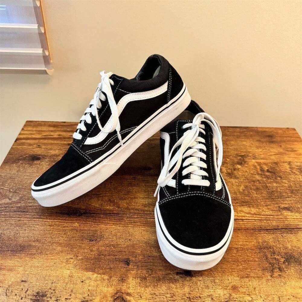 Vans Old Skool Skate Shoes 8 Men 9.5 Women Black White Low Top Lace-Up Sneaker